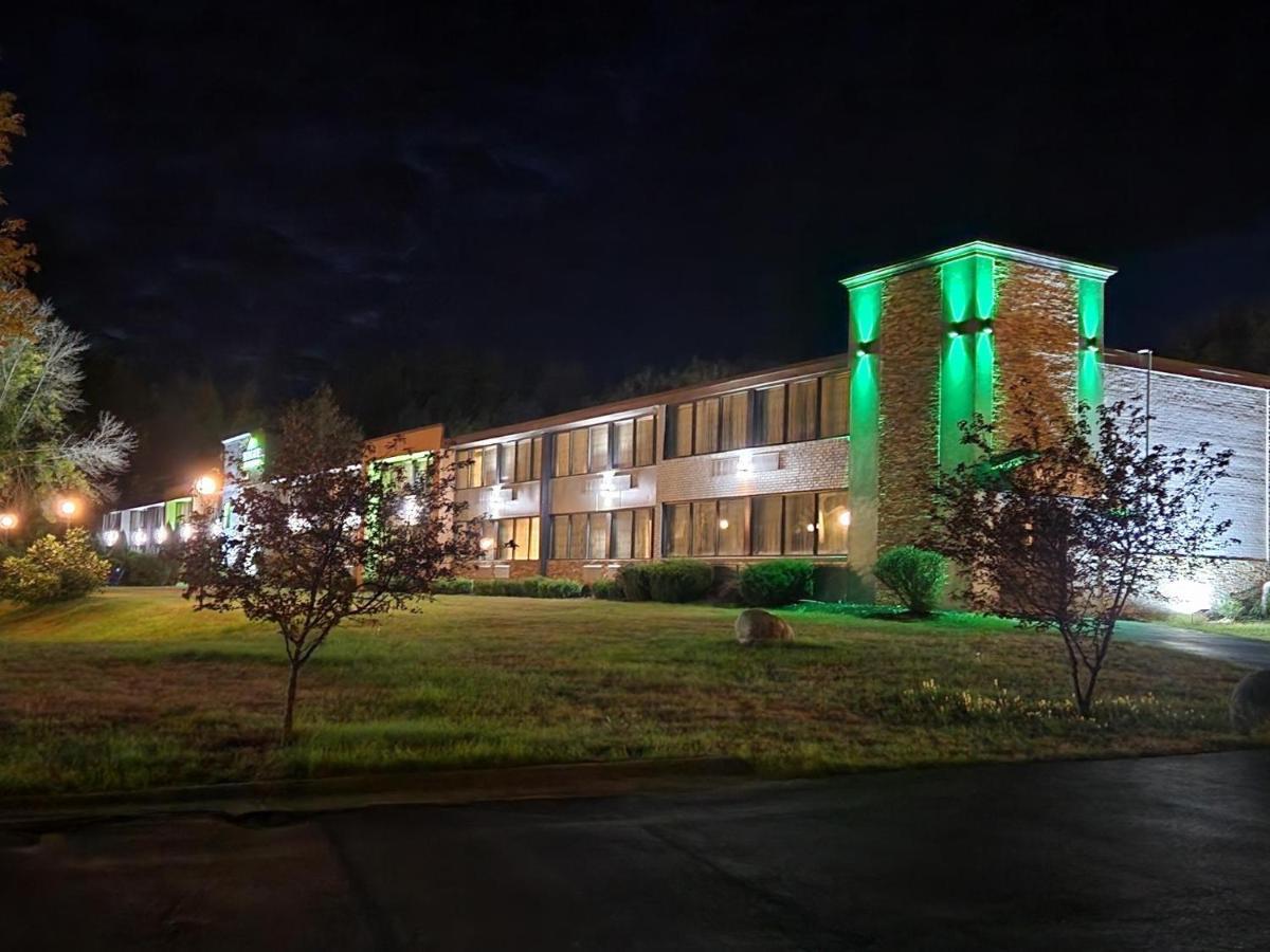 Wingate By Wyndham Lake George Luaran gambar